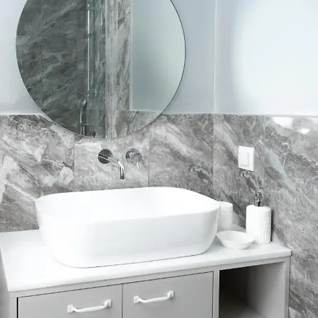 Renovated Beautiful Near Aristotelous A *